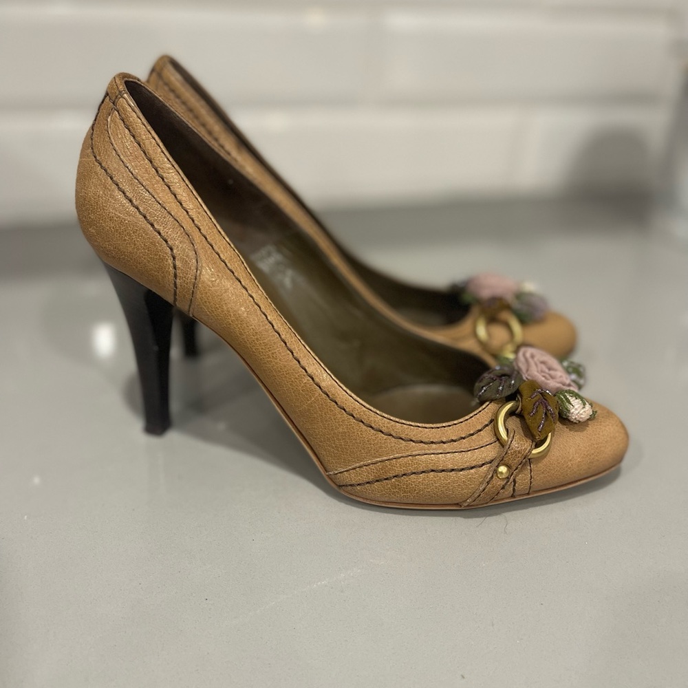 Excellent shape .. beautiful vintage